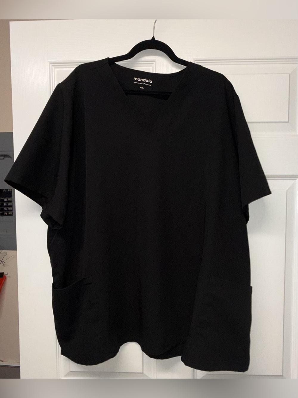 Mandala Black V-Neck Scrub Top Stretch Pockets | Size: 5XL